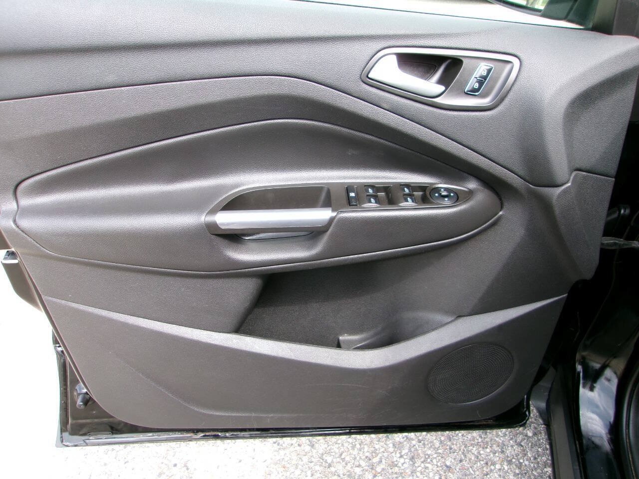 Used 2016 Ford Escape SE w/ Equipment Group 201A AWD/4WD image 8