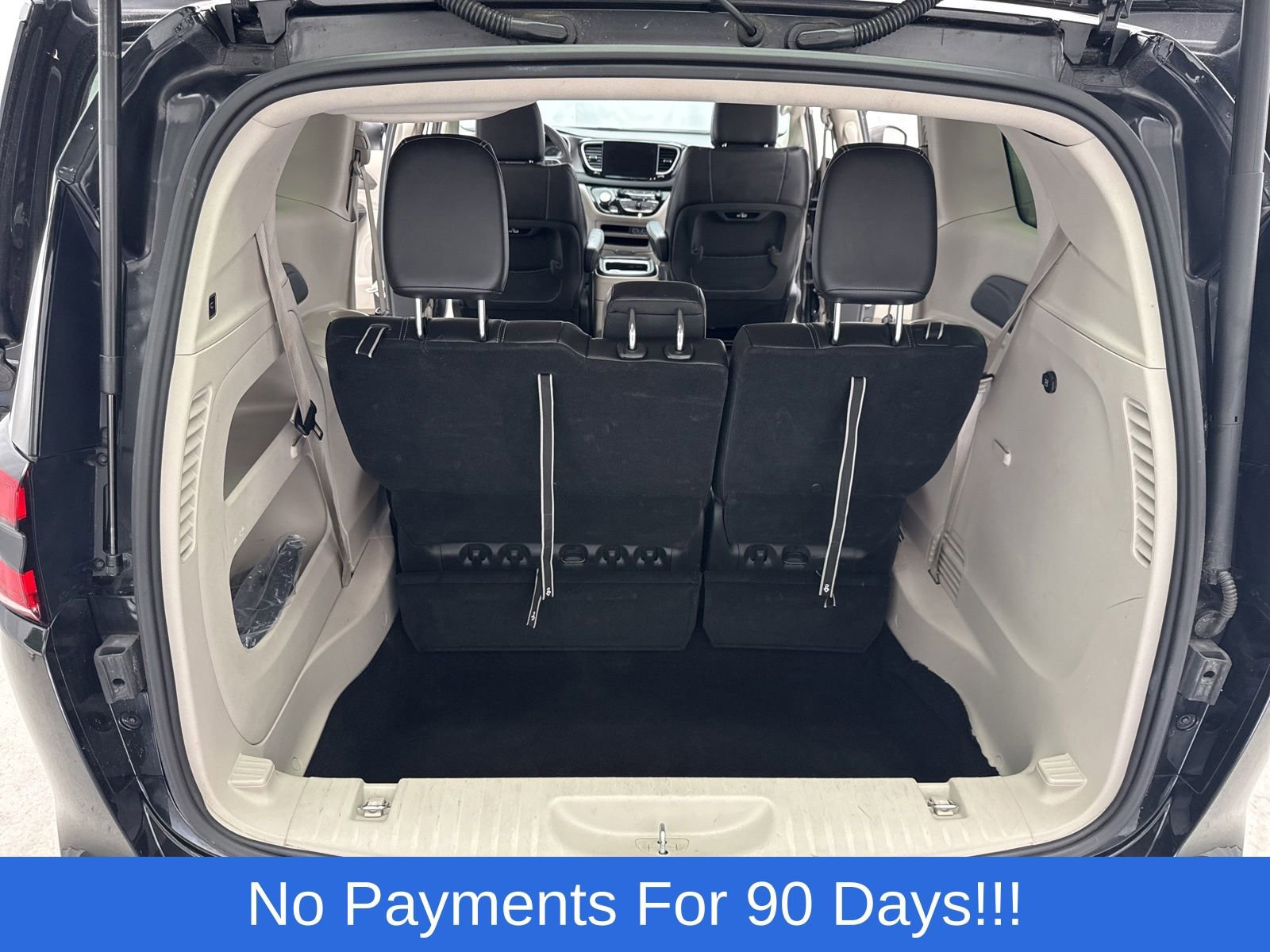 Used 2023 Chrysler Pacifica Touring-L FWD image 40