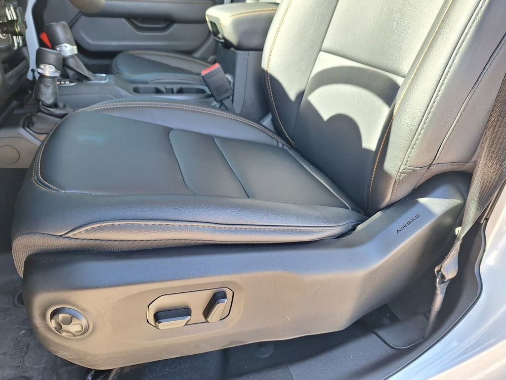 Used 2024 Jeep Wrangler Sahara image 10