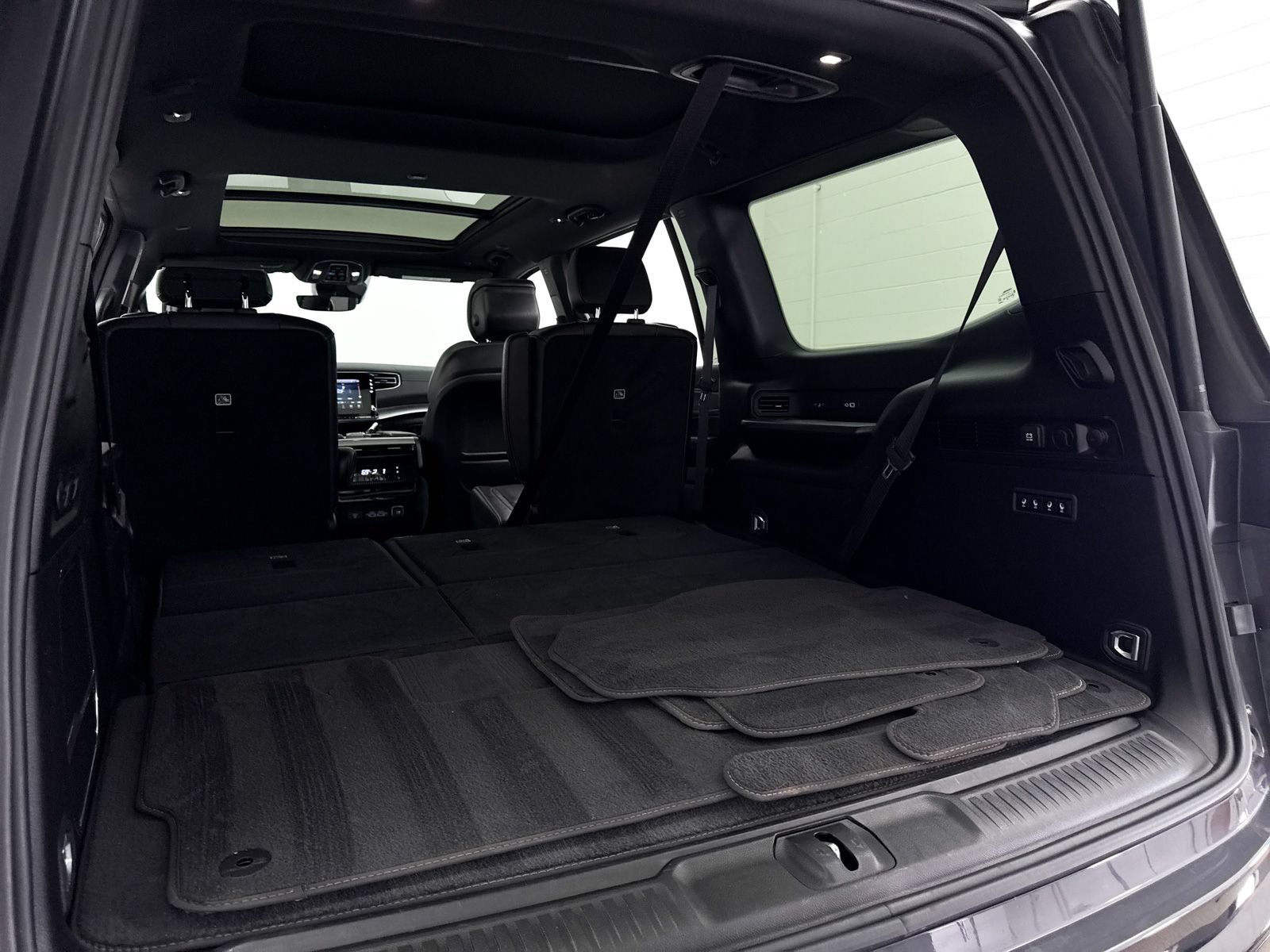Used 2023 Jeep Wagoneer Series II AWD/4WD image 34
