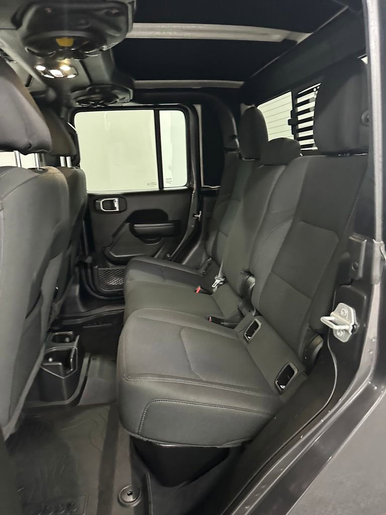 Used 2022 Jeep Gladiator Willys image 33