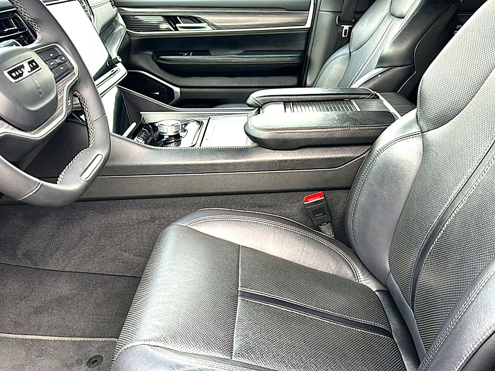 Used 2024 Jeep Wagoneer Series II w/ Flexible Seating Group RWD image 13