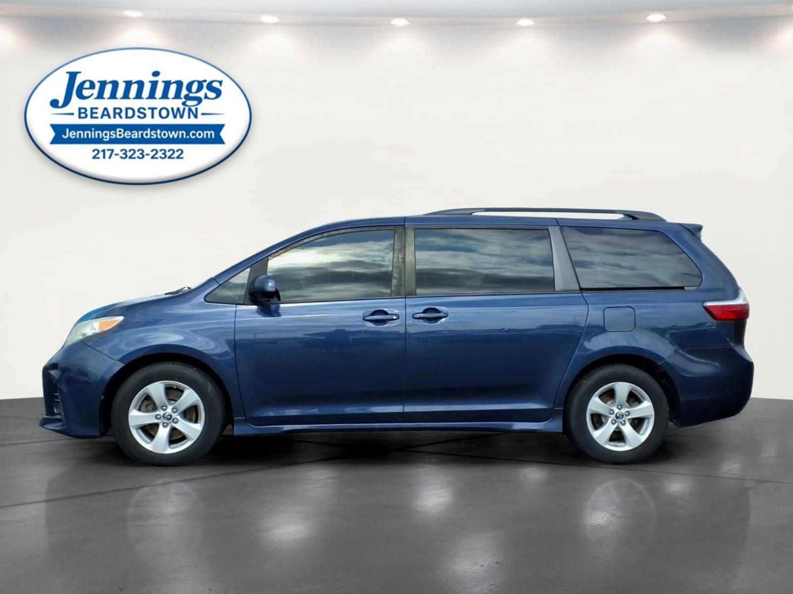 Used 2018 Toyota Sienna LE FWD image 2