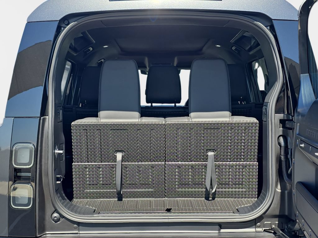 New 2026 Land Rover Defender 110 X-Dynamic SE AWD/4WD image 14
