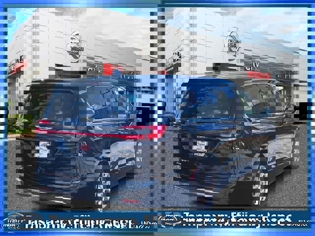 Used 2025 Chrysler Pacifica Select image 6