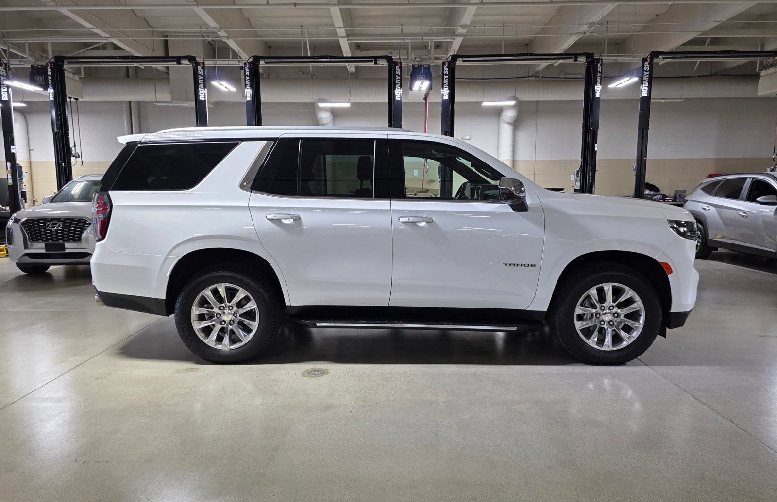 Used 2023 Chevrolet Tahoe Premier AWD/4WD image 8