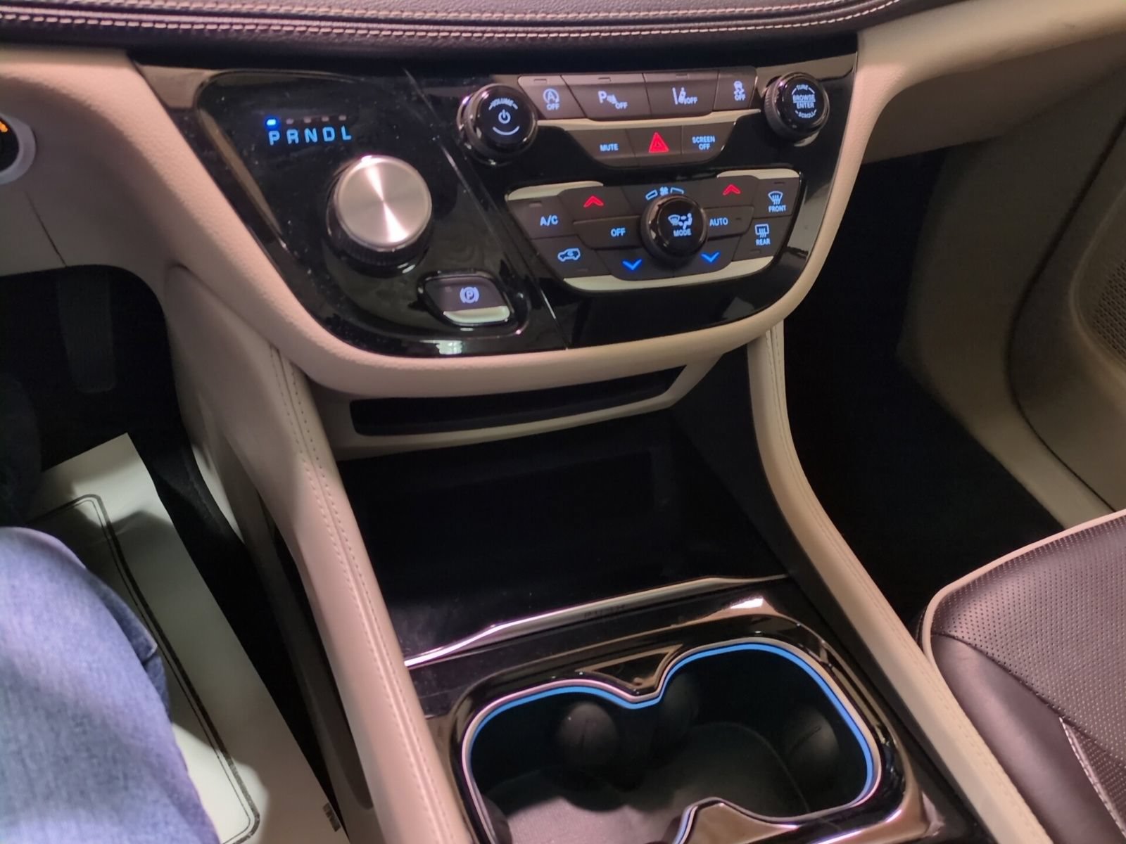 Used 2021 Chrysler Pacifica Limited AWD/4WD image 24