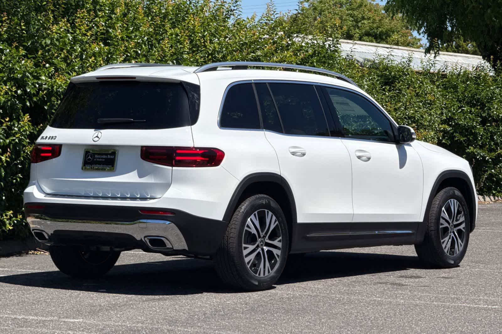 New 2026 Mercedes-Benz GLB 250 image 3