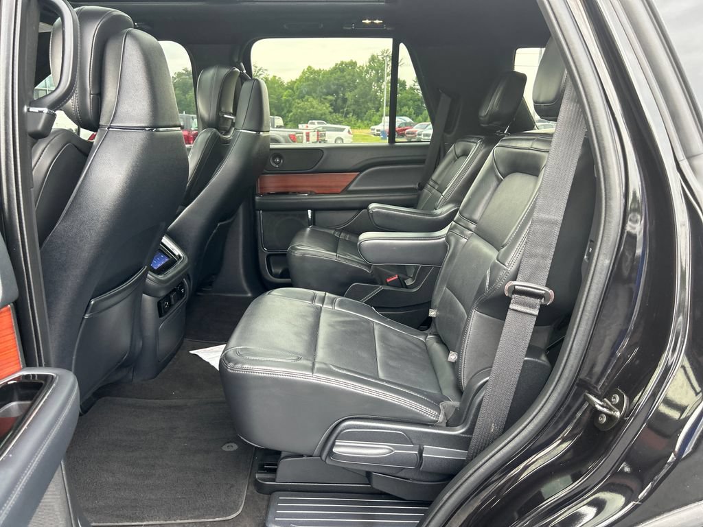 Used 2022 Lincoln Navigator Reserve AWD/4WD image 12