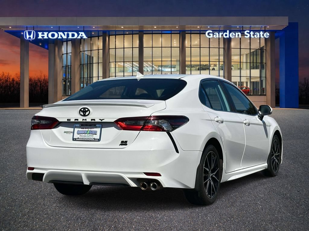 Used 2023 Toyota Camry SE AWD/4WD image 3