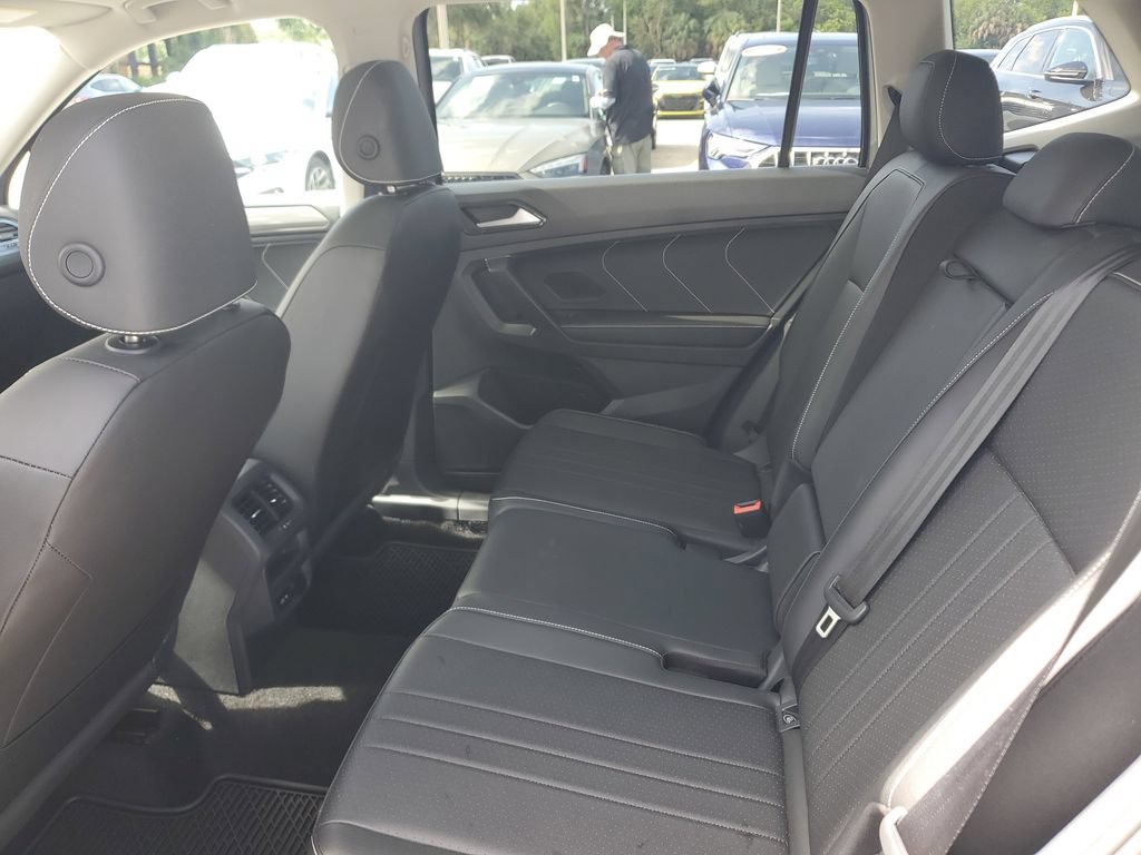 Certified 2023 Volkswagen Tiguan SE w/ Panoramic Sunroof Package AWD/4WD image 16
