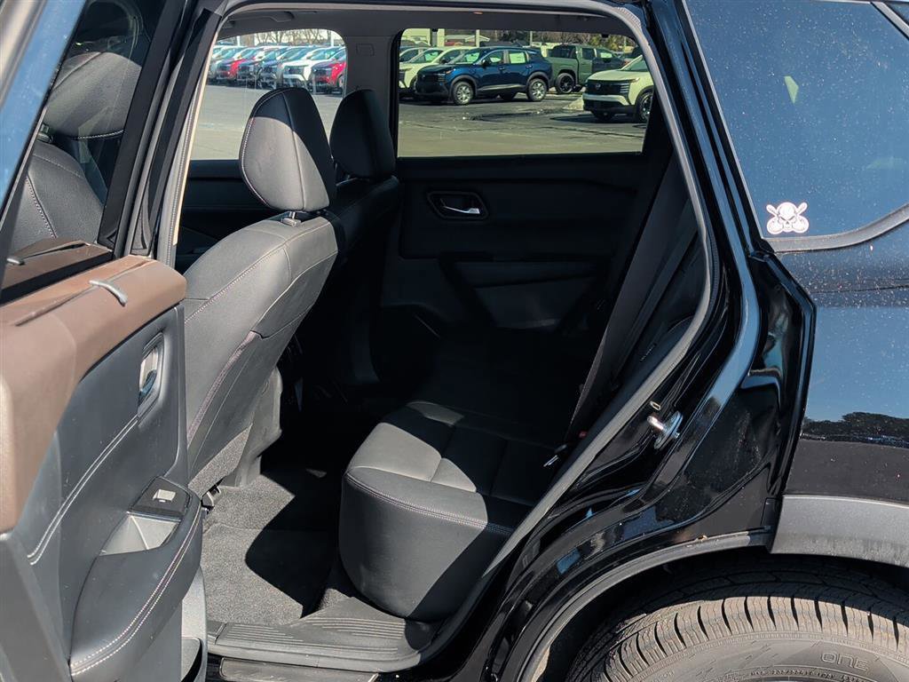 Used 2023 Nissan Rogue SL w/ SL Premium Package image 13