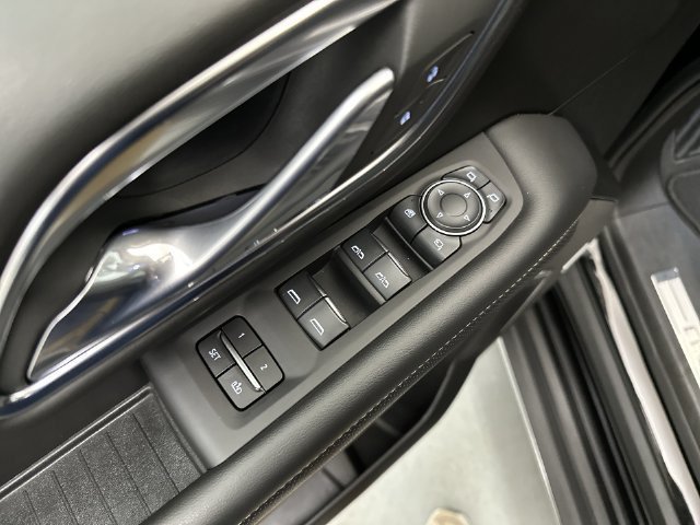 Used 2024 Chevrolet Tahoe Premier AWD/4WD image 18