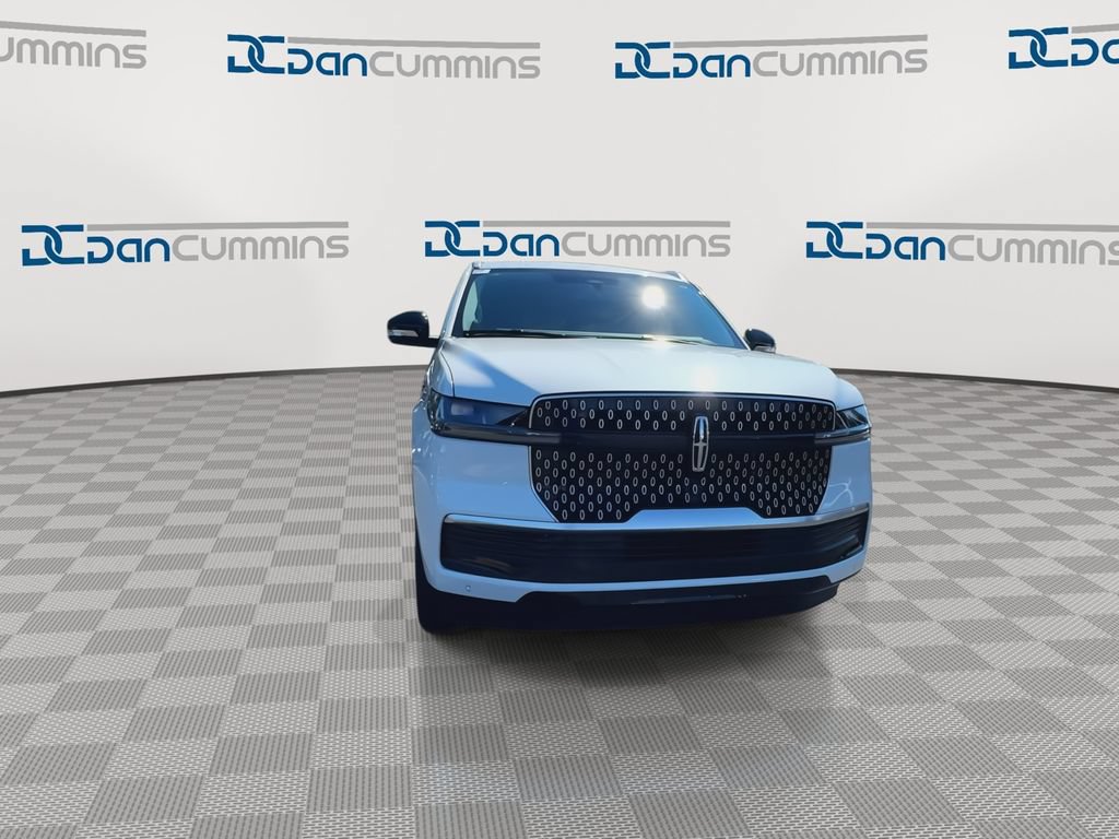 New 2027 Lincoln Navigator L Reserve AWD/4WD image 3