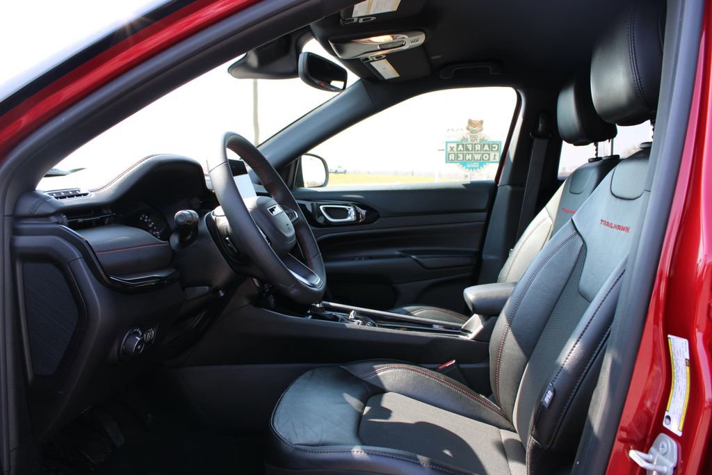 Used 2025 Jeep Compass Trailhawk image 21