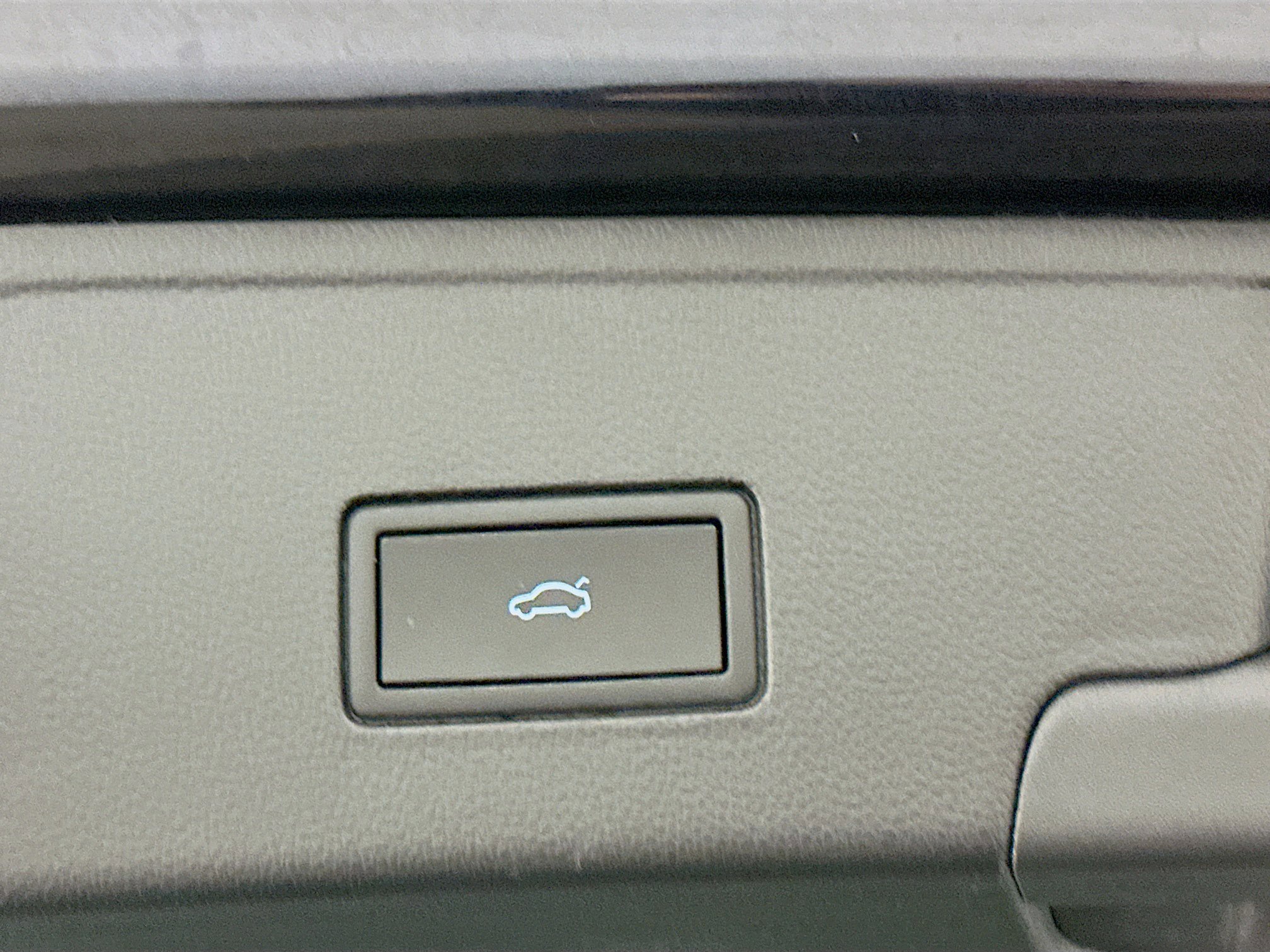 Used 2025 Volkswagen Atlas Cross Sport SE image 31