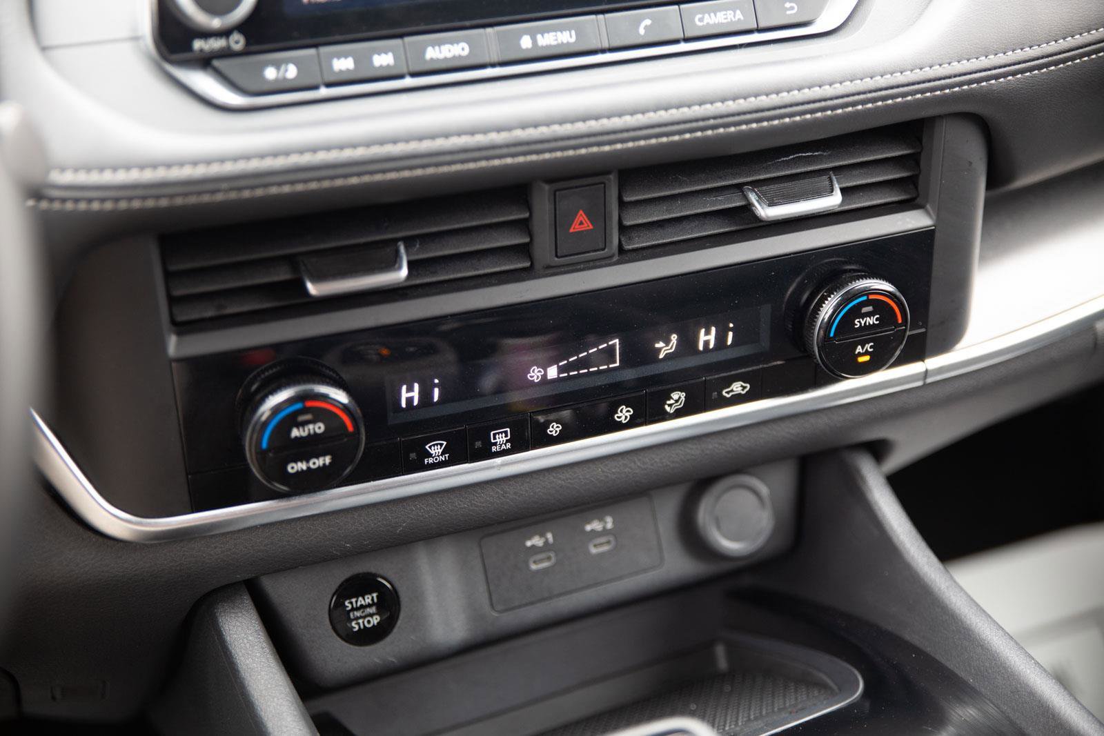 Used 2025 Nissan Rogue SV image 14