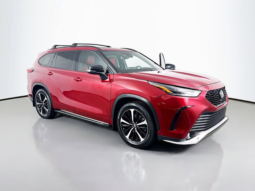 Used 2021 Toyota Highlander XSE image 3