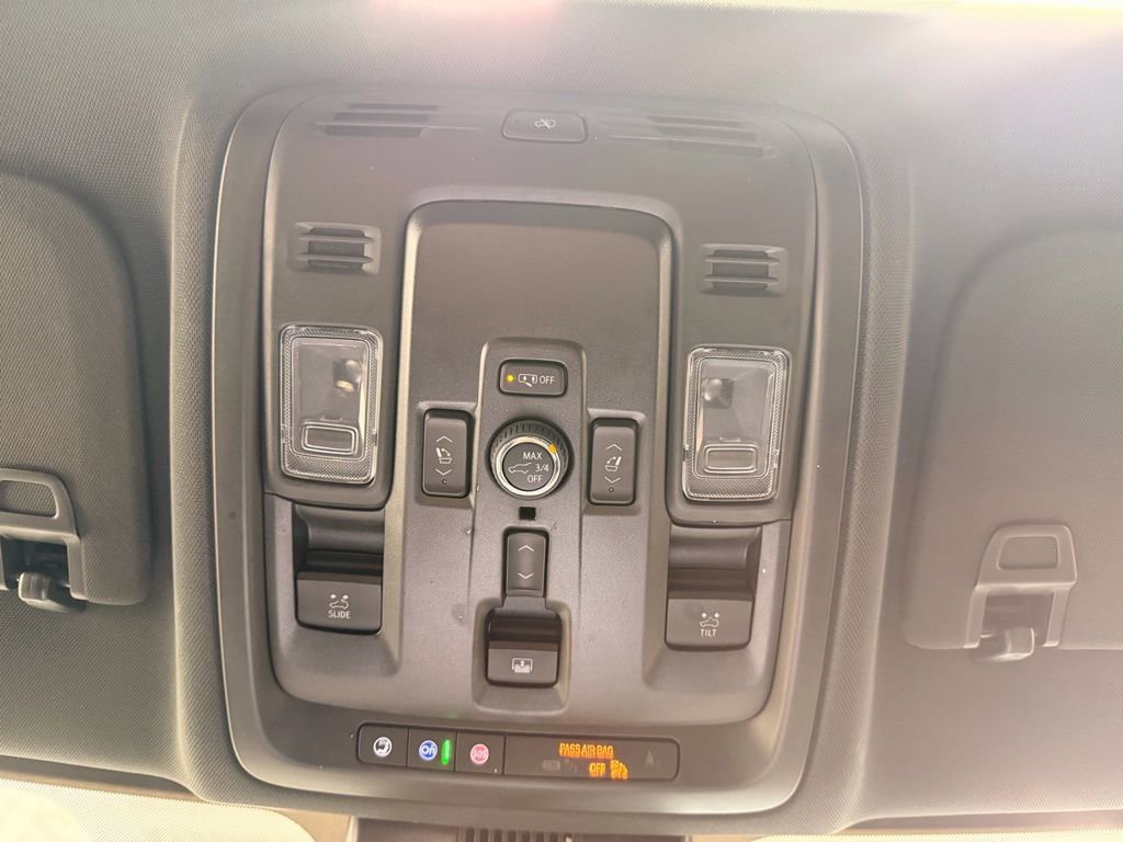 Used 2025 GMC Yukon XL AT4 w/ AT4 Premium Package AWD/4WD image 44