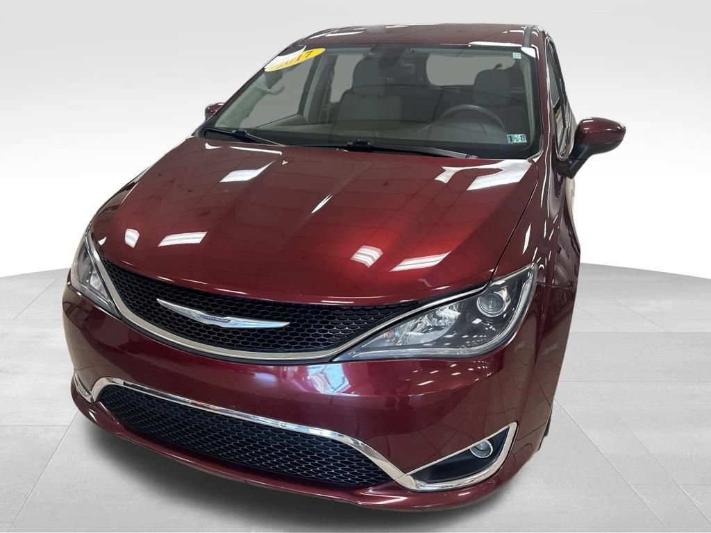 Used 2017 Chrysler Pacifica Touring Plus w/ Tire & Wheel Group FWD image 2