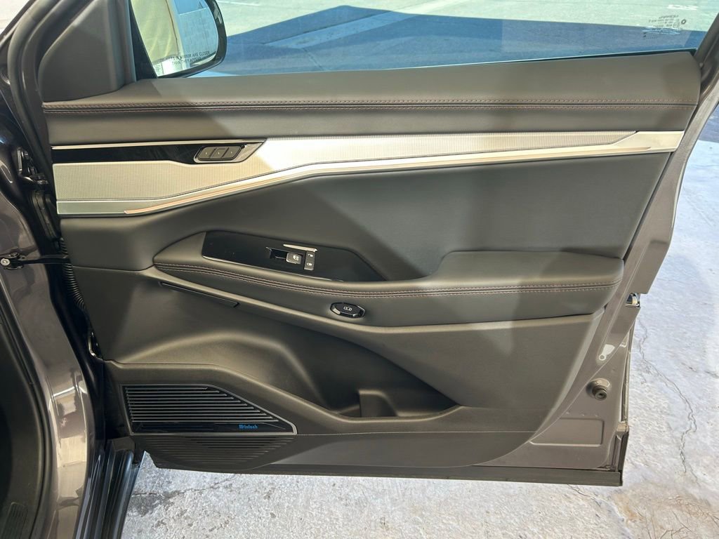 Used 2025 Jeep Wagoneer S Launch Edition image 15