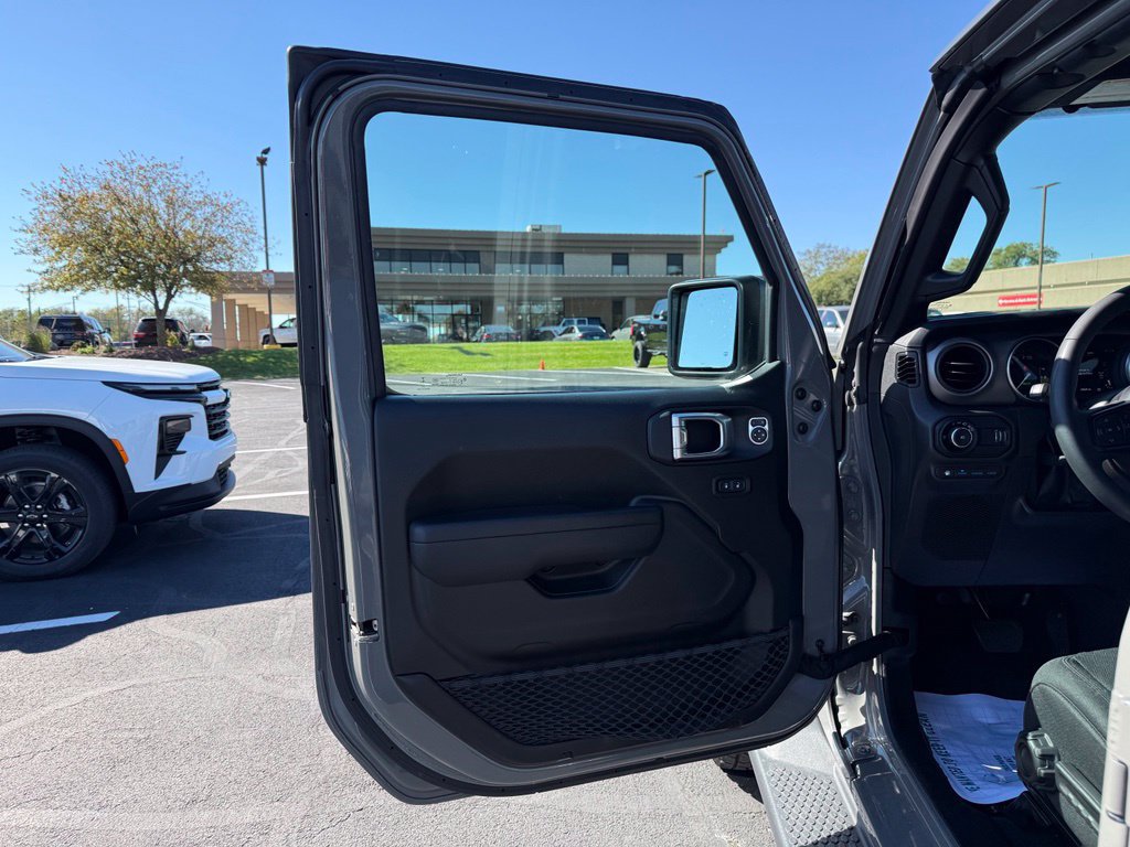 Used 2023 Jeep Wrangler Unlimited w/ Sun & Screen Package AWD/4WD image 23