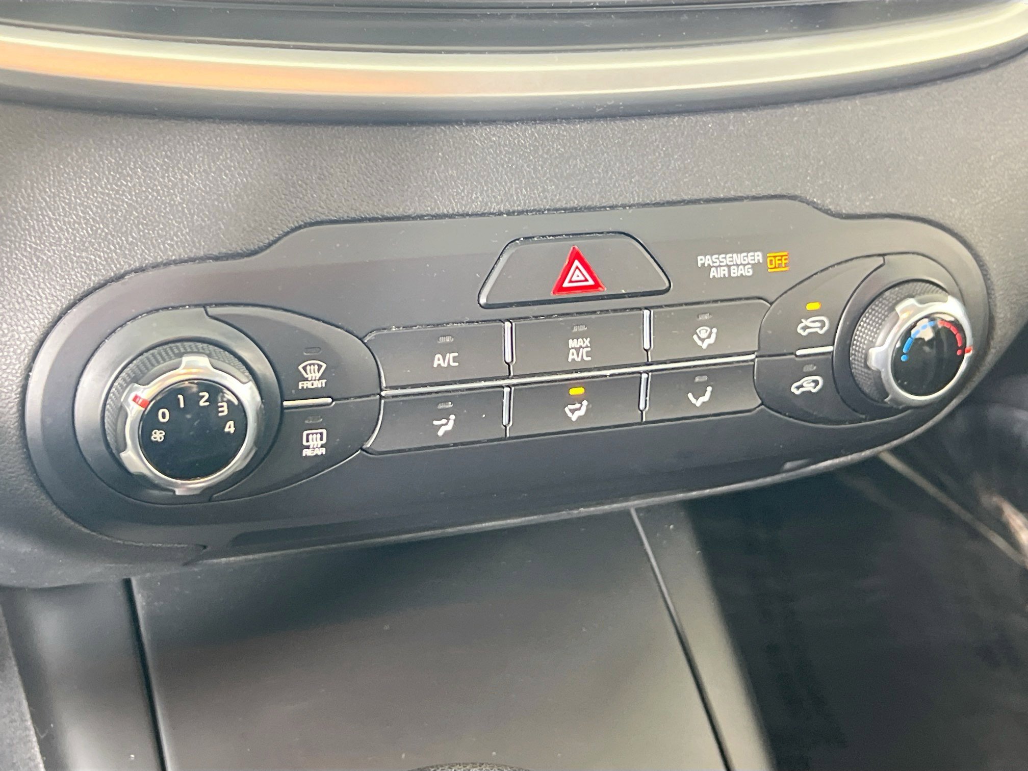 Used 2019 Kia Sorento LX image 15