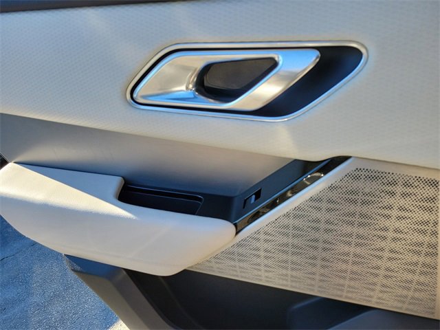 Used 2018 Land Rover Range Rover Velar R-Dynamic SE image 13