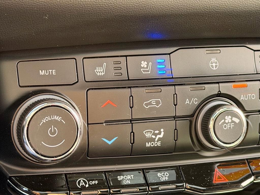 Used 2024 Dodge Durango GT image 25