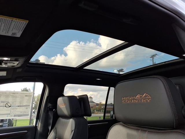 New 2026 Chevrolet Suburban High Country AWD/4WD image 8
