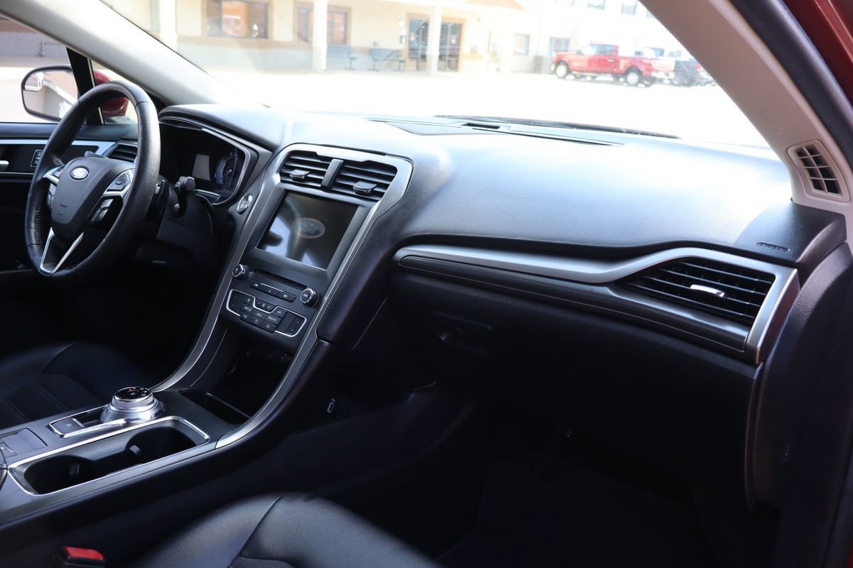Used 2017 Ford Fusion SE w/ Equipment Group 201A FWD image 17