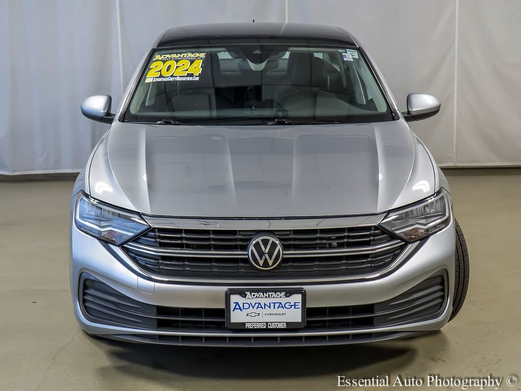 Used 2024 Volkswagen Jetta SE FWD image 5