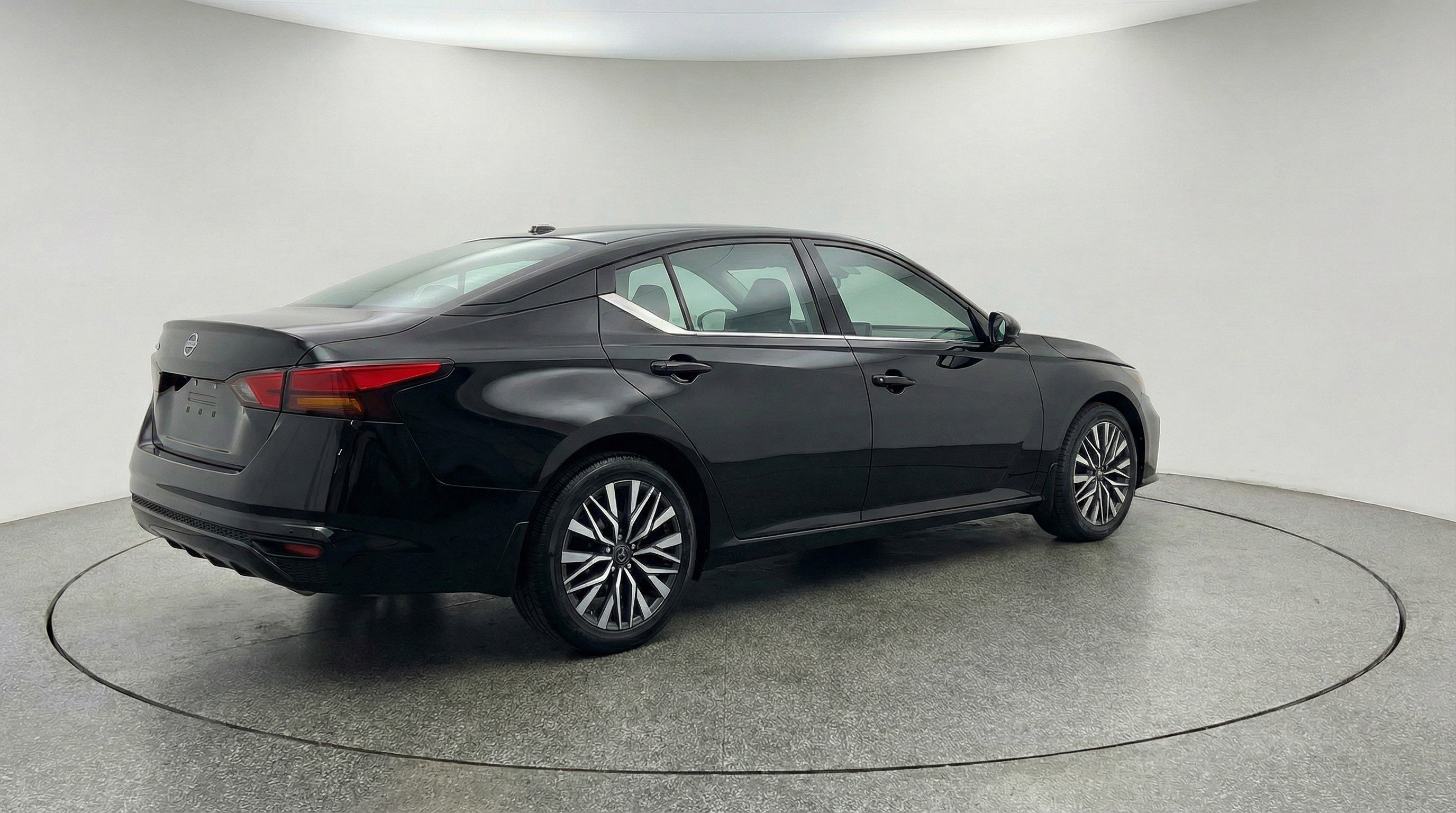 Used 2025 Nissan Altima 2.5 SV FWD image 9