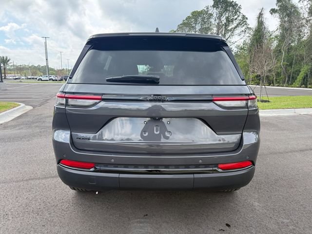 Used 2023 Jeep Grand Cherokee Altitude AWD/4WD image 9