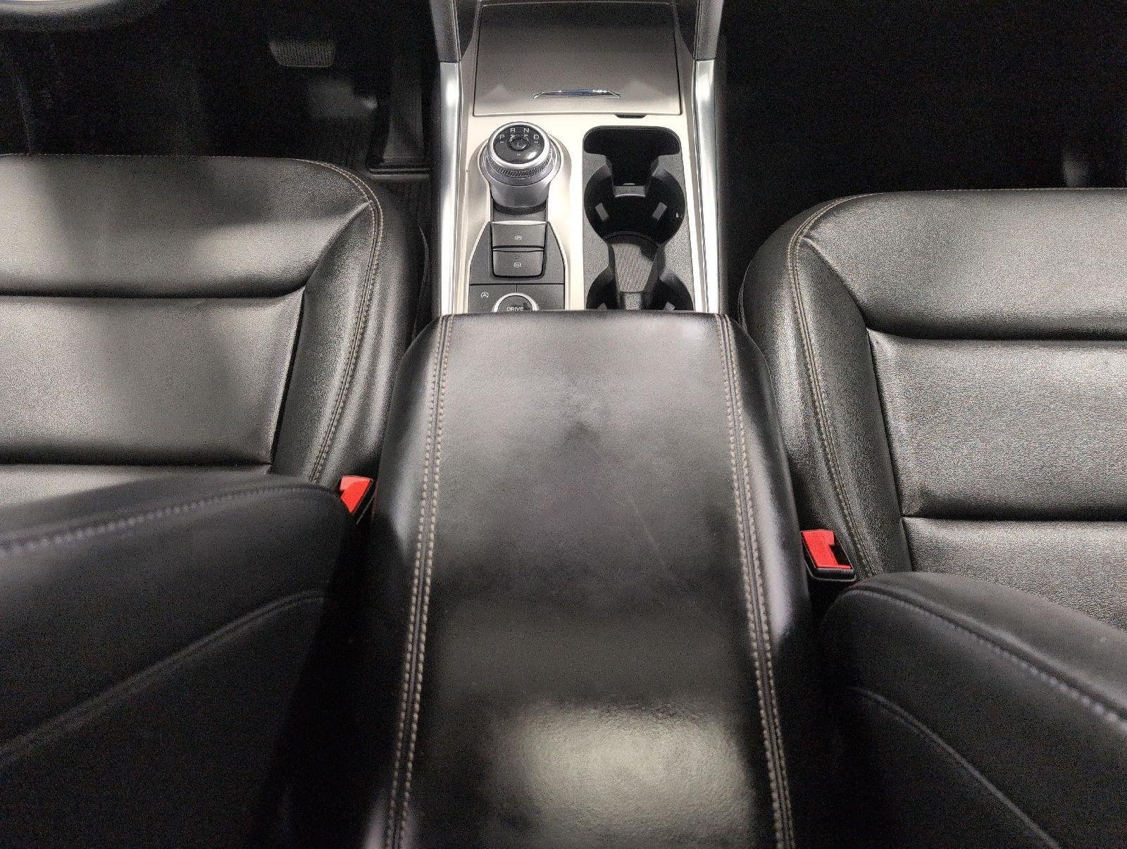 Used 2024 Ford Explorer XLT w/ Equipment Group 202A AWD/4WD image 17