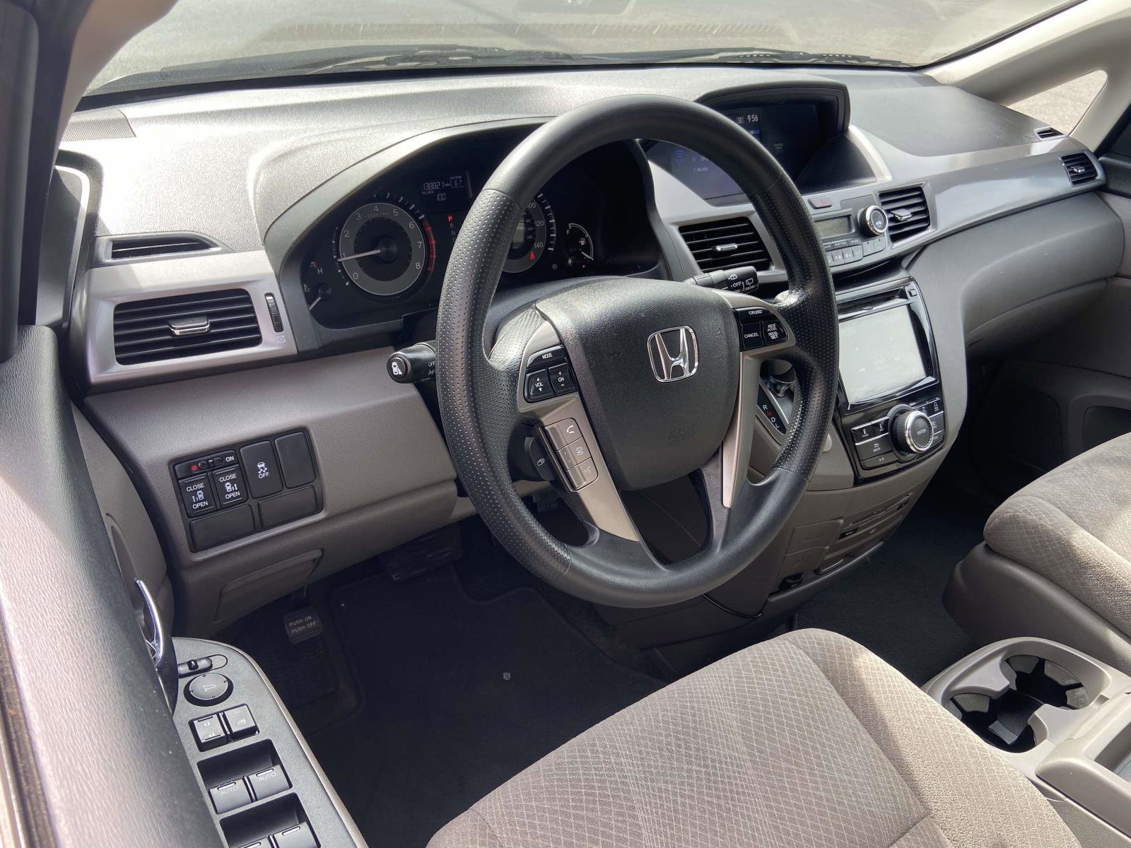 Used 2016 Honda Odyssey SE image 7