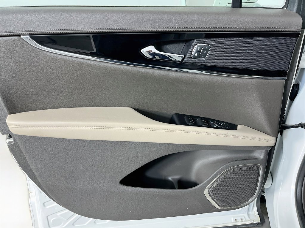 Used 2022 Lincoln Nautilus FWD image 23