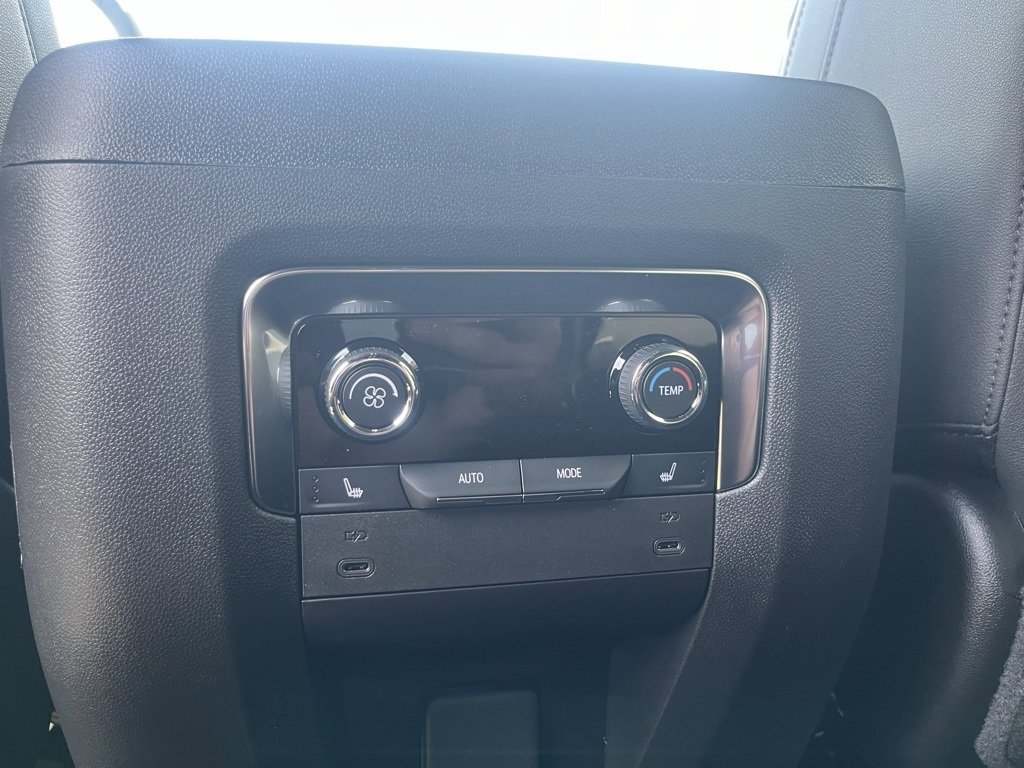 New 2025 Chevrolet Suburban Premier image 33