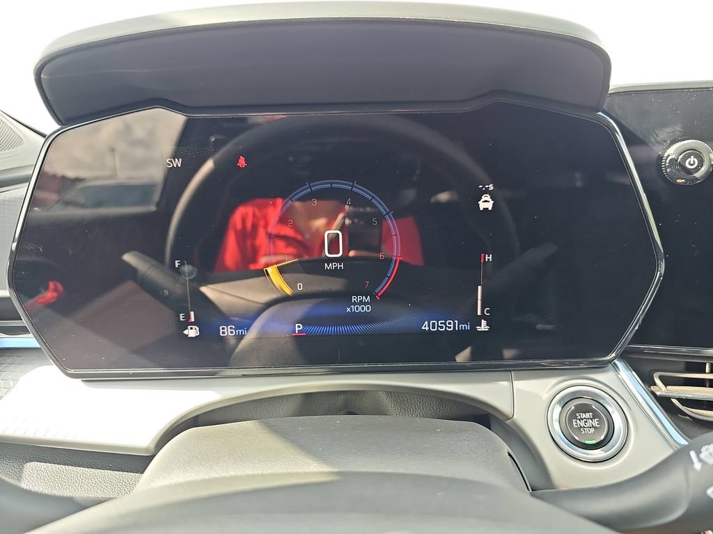 Used 2025 Chevrolet Trax LT FWD image 19