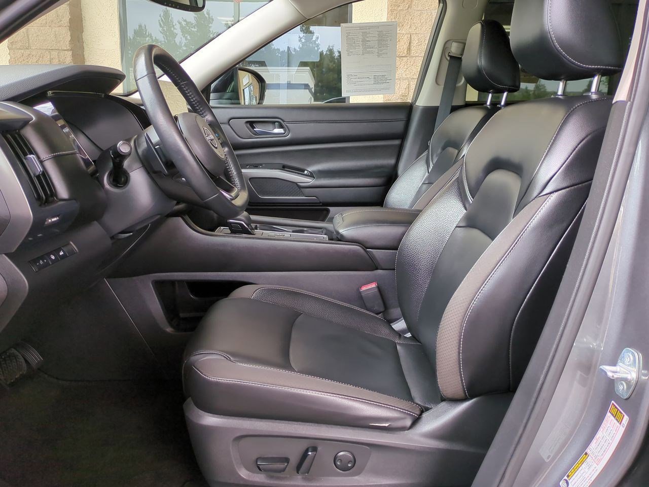 Certified 2022 Nissan Pathfinder SL w/ Lighting Package (N92) image 20