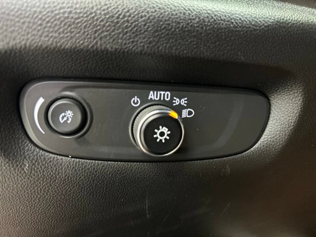 Used 2023 Chevrolet Traverse Premier AWD/4WD image 16