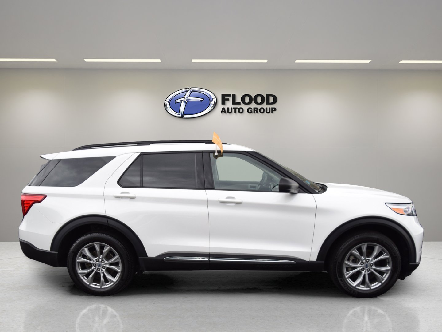 Used 2023 Ford Explorer XLT w/ Equipment Group 202A image 3