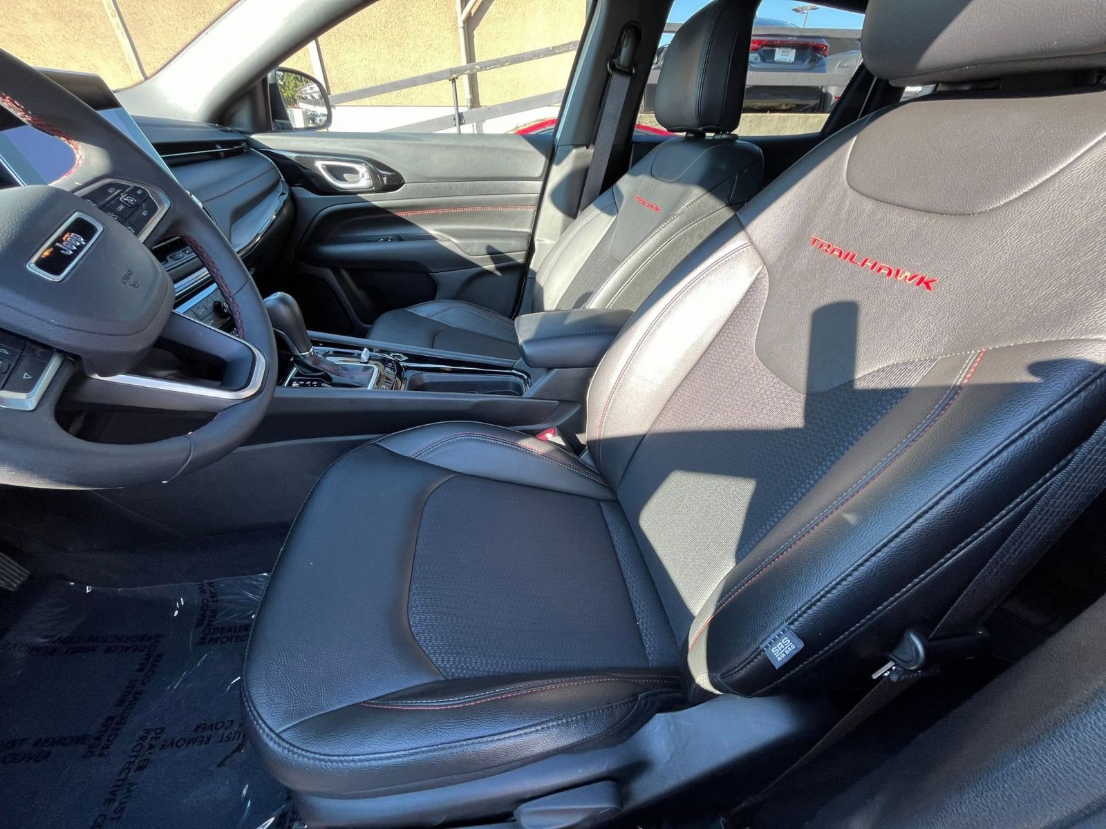 Used 2025 Jeep Compass Trailhawk image 27