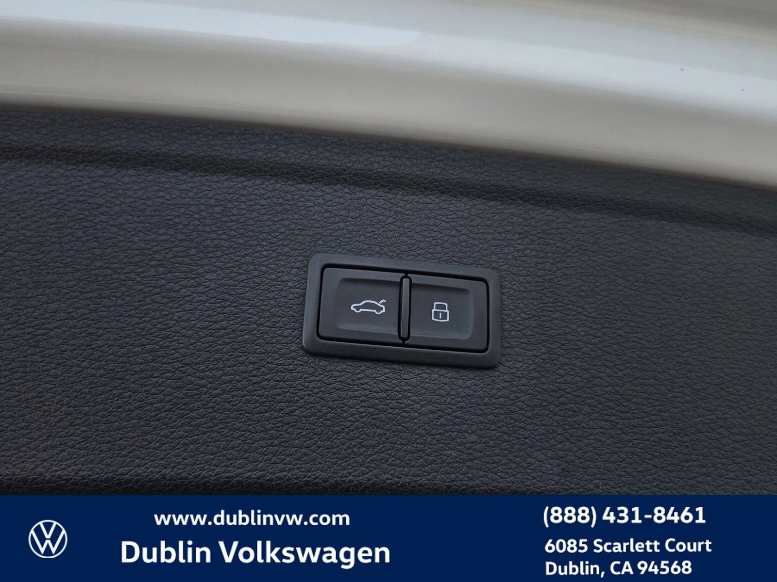 Used 2023 Audi Q5 e Premium w/ Convenience Package image 26