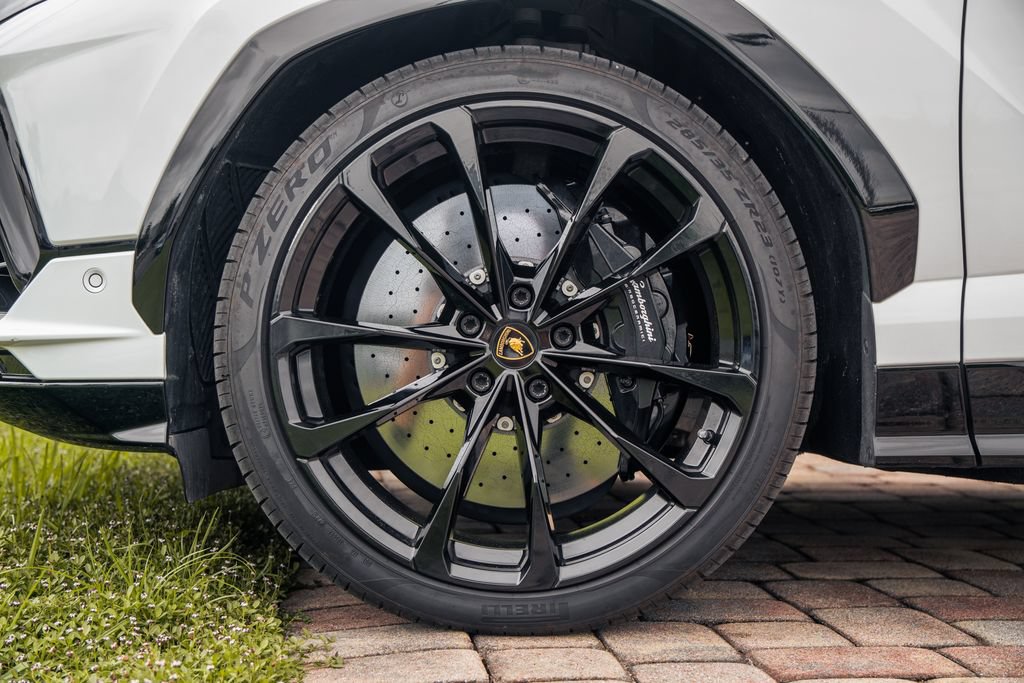 Used 2024 Lamborghini Urus S AWD/4WD image 16