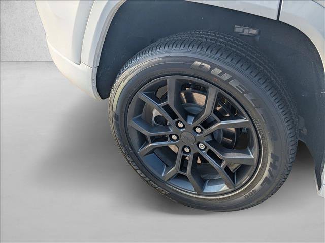 Used 2023 Jeep Grand Cherokee 30th Anniversary AWD/4WD image 19
