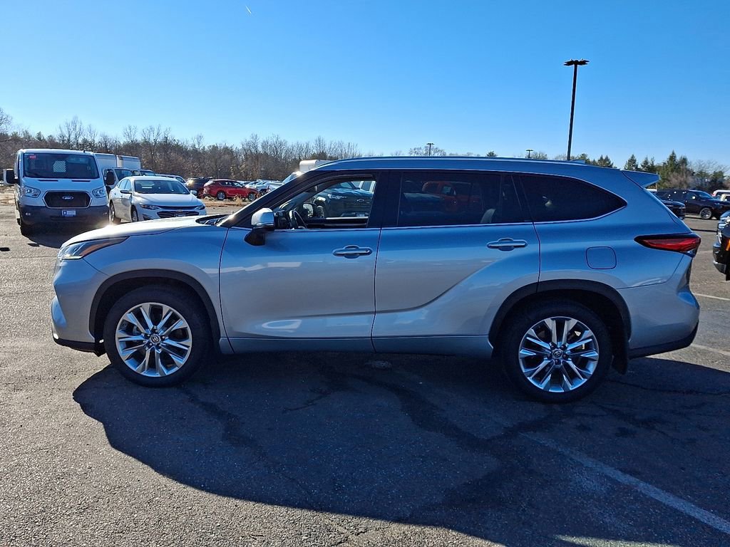 Used 2023 Toyota Highlander Limited image 7