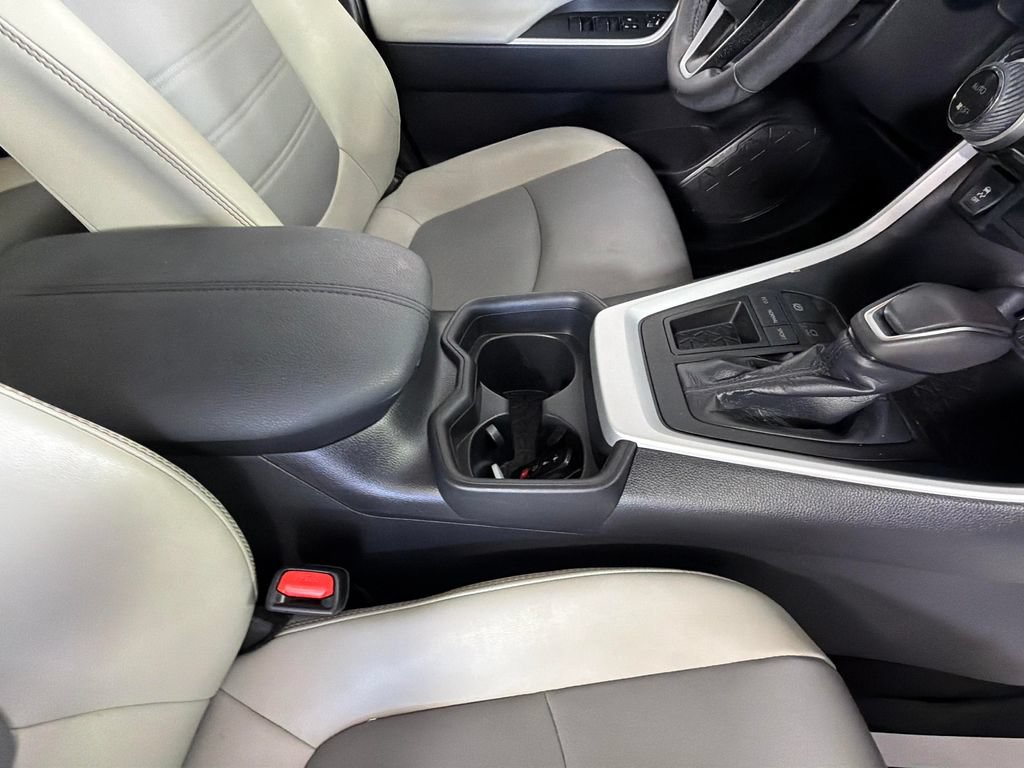 Used 2020 Toyota RAV4 XLE Premium FWD image 35