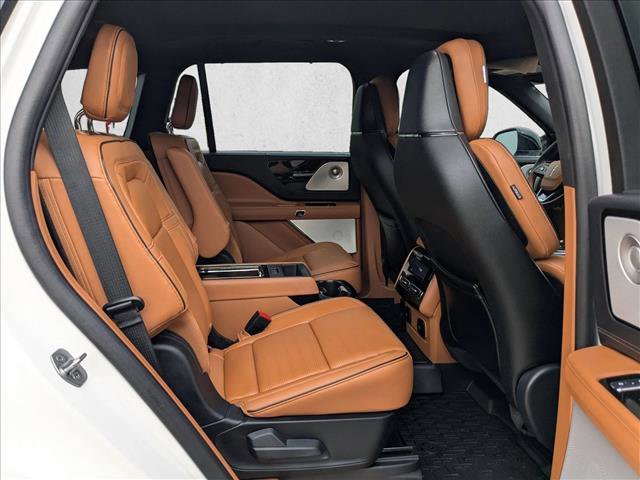 Used 2025 Lincoln Aviator Black Label AWD/4WD image 22