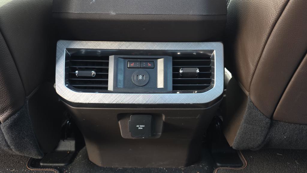 Used 2025 Ford F450 King Ranch w/ FX4 Off-Road Package image 30